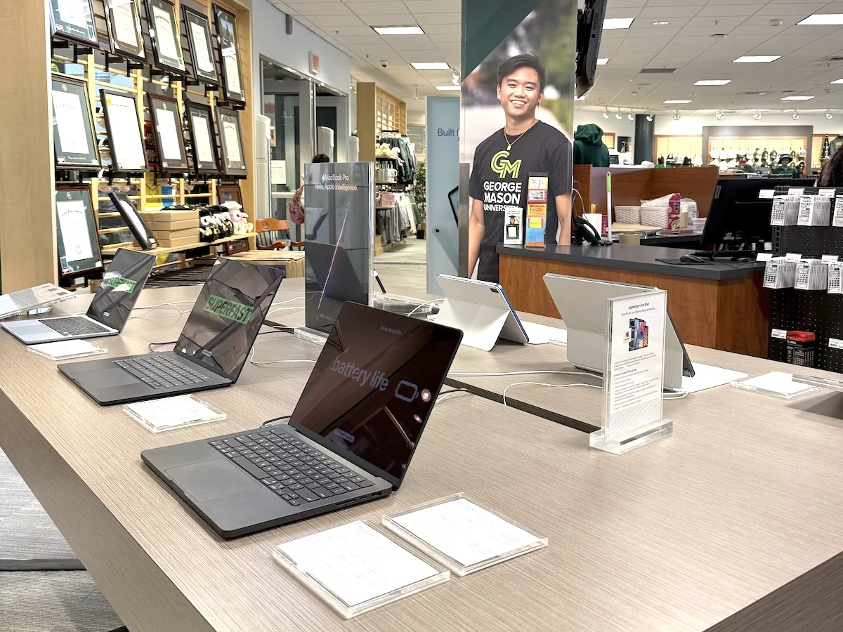 Tech Store Laptop Display